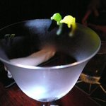 バー・バーンズ - イチジクのノンアルコールを注ぐ前