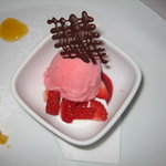 ブラッセリー ラシュレ - イチゴのアイスクリーム