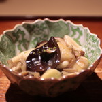 富小路 やま岸 - 平貝のキノコあんかけ マコモダケ、天然平茸、天然舞茸、しめじ、生キクラゲ