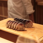 富小路 やま岸 - 鯖寿司海苔巻き 手こね寿司 シソ、胡麻、ミョウガ