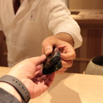 富小路 やま岸 - 鯖寿司海苔巻き 手こね寿司 シソ、胡麻、ミョウガ