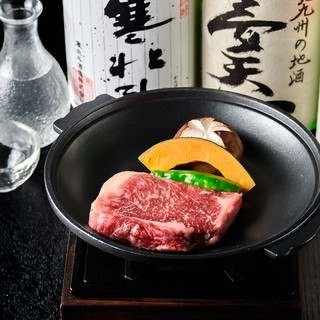 In addition to Shirako dishes that go well with alcohol, we also have high-quality Steak.