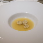 ジュエーメ - ウサギのスープに浮かべたハーブとスパイスのニョッキ