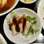 中華食堂 Pata-Pata - 日替ランチより 蒸し鶏冷製
鶏肉の美味しさを引き出した蒸し加減の的確さと味噌ダレの甘辛い味がベストマッチ。もっとたくさん食べたくなる美味しさだった。