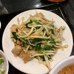中華食堂 Pata-Pata - 日替ランチより 豚肉ニラ炒め
豚肉と野菜を普通に炒めただけだが、味つけはバッチリ！脂っこさはあまり感じず、品良く仕上げてある。