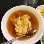 中華食堂 Pata-Pata - 日替ランチより かに玉
玉子の火の通し方が巧みで、半熟加減がちょうどいい。ちょっと甘さのある醤油餡も塩気と甘味のバランスがいい。