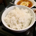 中華食堂 Pata-Pata - 日替ランチより ごはんの大盛
追加料金がかかるものだとばかり思っていたが、大盛は無料サービス。普通の倍はあるかというボリュームがうれしい！ただ、炊き加減がちょっと柔らかめだったのだけは残念だった。