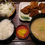 Tori yo saka nayo - ザンギ豚汁定食（498円・税別）