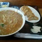 食事処岩山 - サービスランチ(味噌ラーメン&揚げ餃子)800円