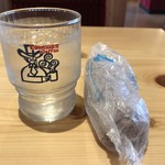 Komeda Kohi Ten - お冷(氷なし）おしぼりは  珍しく 袋入りで ホカホカです♪