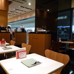 よーじやカフェ - 席の間隔も狭くなく、落ち着いて過ごせます♪（2010/12）