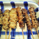 鳥岡 - 豚なんこつ・鶏カワ　塩焼き