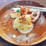 Kafe Ando Ba Cherukio - 季節限定、アップルパイ&バニラビーンズたっぷりアイス