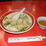 丸萬 - 一押しのワンタン　世界の中華圏の中で最上級