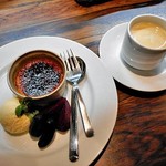 Bistro Refectorium - 南瓜のクレームブリュレ シナモン風味 季節のフルーツのコンポートと共に ＆ コーヒー