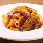 Rigatoni stew with tripe and various vegetables