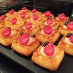 ザ・テラス - 赤いベリーとマロンのティグル