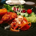 ザ・テラス - 軽食類＠ナポリタン、唐揚げ、フレンチトースト、サラダ