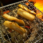 魚 しんのすけ - 穴子が焼けてきました