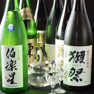 精選的日本酒應有盡有。包括名酒在內的無限暢飲只需1,580日元!