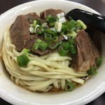 Gang Yuan Beef Noodle Restaurant - 牛肉拌麵(汁なし、NT$110)牛骨スープ付