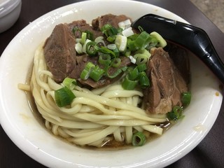 Gang Yuan Beef Noodle Restaurant - 牛肉拌麵(汁なし、NT$110)牛骨スープ付