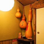 新町冨久鮓 - 店内（英ちゃん冨久鮓さんのシンボルである瓢箪）