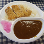 あわじ佐野運動公園サポートセンター - 料理写真:カツカレーカツもレンジでチンなので盛り上がりには欠ける