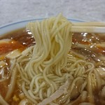 中国餐館 生駒軒 - サンラータンメンの麺アップ