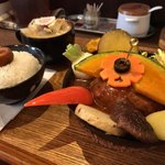 タケウチ - 煮込みハンバーグカレー膳 850円（ご飯少なめ）