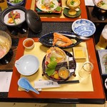 湯喜望 白扇 - 前菜　白扇オリジナル塩辛　蟹甲羅盛り&造里　鯛　鮪　カンパチ　白鳥賊