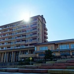 湯喜望 白扇 - 海側からの旅館