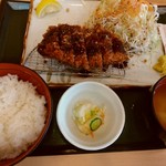 とんかつ伊勢 - 厚切りロース定食@1250円