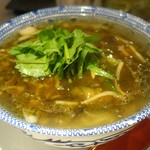 チャイニーズダイニング方哉 - 鶏高菜パクチー麺980円