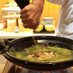 味あら井 - クエ鍋：ヤマセン醤油で仕上げ