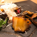 四季会席 香桜凛 - 焼き物  山形牛雲丹乗せ  松茸  焼きリンゴ♫