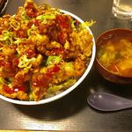 えびすこ本場所 - メタボスパイシー豚カラ丼【料理】 