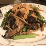 上海四川料理 廣安 - 茶樹茸と豚肉のガーリック炒め