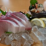 活魚料理一徳 - ハマチとサザエ
