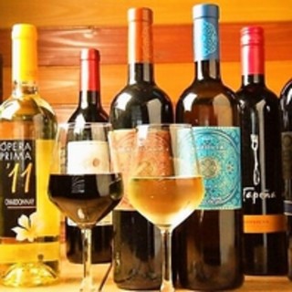 Best cost performance! Approximately 100 types of bottled wine all priced at 1,900 yen★