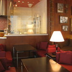 Trattoria&Pizzeria LOGIC - ゆったりソファ席は女性、カップルに人気！個室も完備