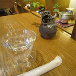 織部 - お水のグラスにテーブルの様子