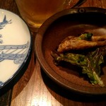 薬膳ハリハリ鍋ごんじゅ - お通し。魚の揚げたものが出るのは珍しい。