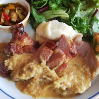 ダン ル シエル - 茶美豚の肩ロースソテーと工夫された料理