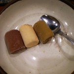 七輪焼肉 安安 - 生チョコアイス、ﾐﾙｸﾃｨｱｲｽ、きな粉黒蜜ｱｲｽ。ｱｲｽｷｬﾝﾃﾞｨｰみたいな食感 \230