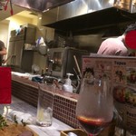 コクブンジ肉バル Tetsuo - "カウンター席から見た厨房"