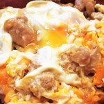 文字平 - 伊達鶏の特製親子丼のアップ