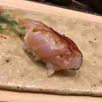 鮨 てつ也 - 炙りキンメ