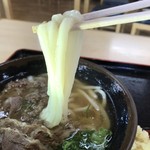 まるふくうどん - 麺は こんなん