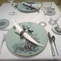 Grand rocher - テーブルセッティング　HERMESのショープレートとChristofleのカトラリーが輝いています